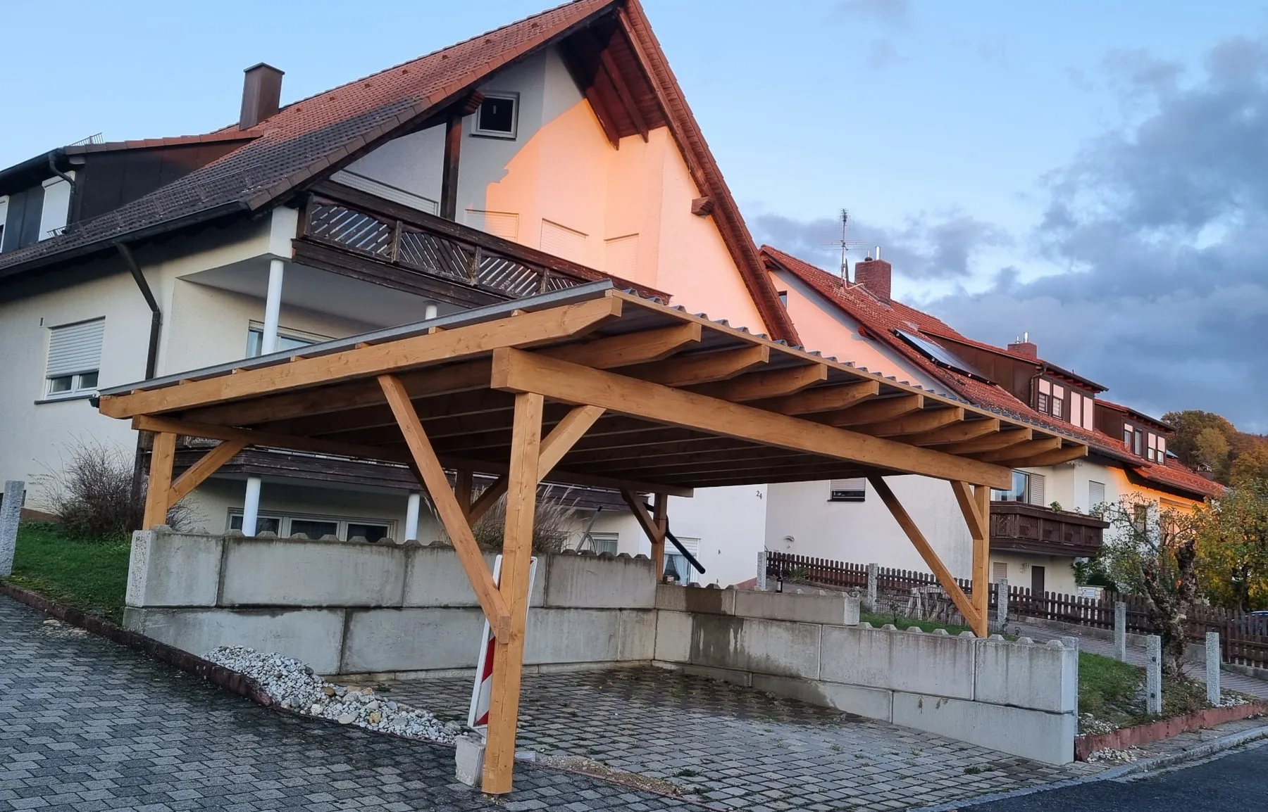 Individuell gefertigte Holzüberdachung von Andreas Rosental